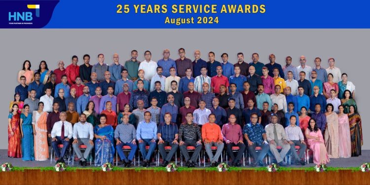 හැටන් නැෂනල් බැංකුවේ වසර 25ක සේවා කාලයක් සම්පූර්ණ කළ සේවකයින්ට උපහාර