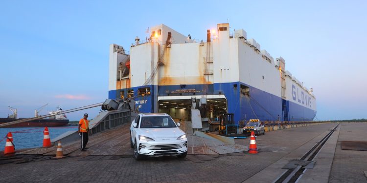 BYD හි ප්‍රථම මගී වාහන තොගය ශ්‍රී ලංකාවට: John Keells CG Auto තිරසාර ප්‍රවාහනය ප්‍රවර්ධනය කිරීමේ නව සන්ධිස්ථානයක් සනිටුහන් කරයි