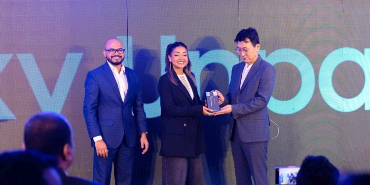 නවතම Samsung Galaxy S25 මාදිලිය ගැන සමාජ මාධ්‍ය බලපෑම්කරුවන් හා Samsung STAR සාමාජිකයන් අදහස් බෙදා හදා ගනියි