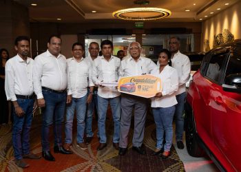 ජනශක්ති ලයිෆ් Drive Me වැඩසටහන සමගින් ඉහළ කාර්ය සාධනයක් දැක්වූ විකුණුම් නිලධාරින් නිලධාරිනින් අගයයි