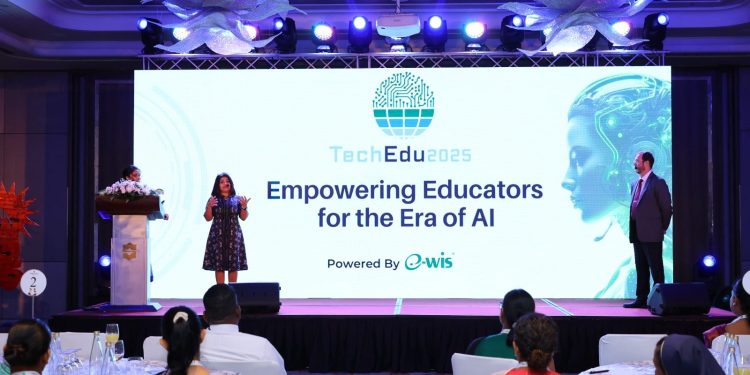 AI යුගයක් උදෙසා ගුරුභවතුන් සවිබල ගැන්වෙන EWIS TechEdu 2025