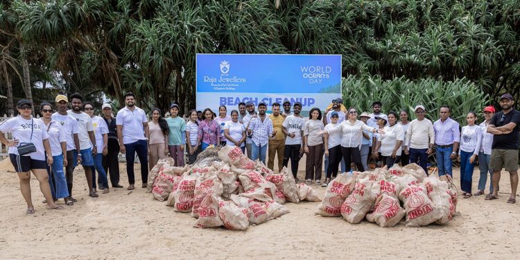 රාජා ජුවලර්ස් විසින් ලෝක සාගර දිනය නිමිති කරගනිමින් වෙරළ පිරිසිදු කිරීමේ වැඩසටහනක් දියත් කරයි