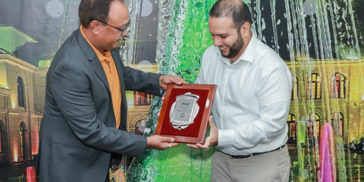CCBSL සහ Neptune Recyclers එක්ව ඉවතලන ප්ලාස්ටික් ප්රතිචක්රීයකරණය කිරීමේ වැඩසටහනක් අරඹයි