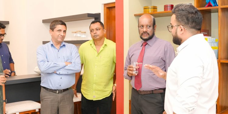 John Keells Properties நிறுவனத்தின் ஜா-எல VIMAN மாதிரி தொடர்மாடிக் குடியிருப்புத் திட்டத்தில் அனுபவத்தைப் பெற்ற DFCCவங்கியின் வாடிக்கையாளர்கள்