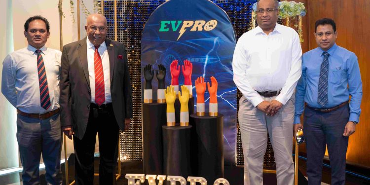 Dipped Products நிறுவனம் மின்சார வாகனத் துறைக்காக உலகின் முதல் EVPRO கையுறையை அறிமுகப்படுத்தியது