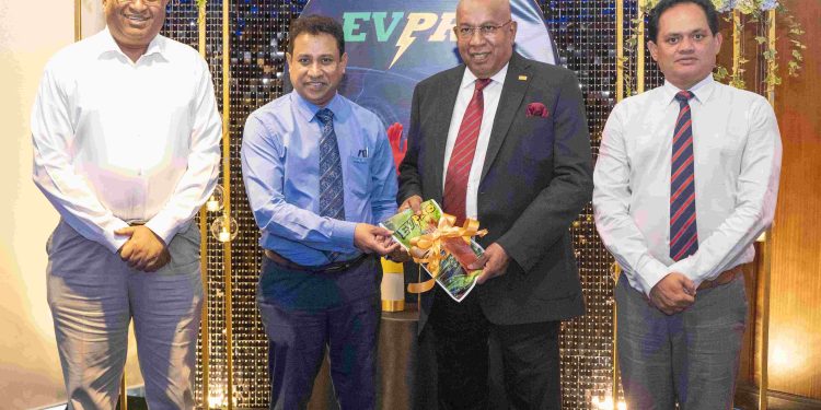 Dipped Products நிறுவனம் மின்சார வாகனத் துறைக்காக உலகின் முதல் EVPRO கையுறையை அறிமுகப்படுத்தியது