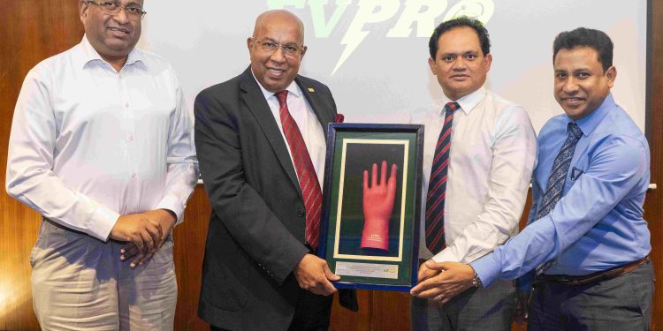 Dipped Products நிறுவனம் மின்சார வாகனத் துறைக்காக உலகின் முதல் EVPRO கையுறையை அறிமுகப்படுத்தியது