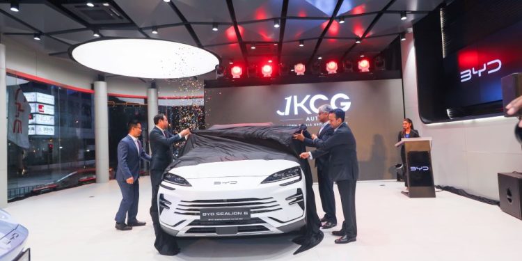 BYD காட்சியறை மற்றும் சேவை மையத்தைத் திறக்கும் John Keels CG Auto: Plug-in Hybrid BYD SEALION 6 DM – i அறிமுகம்