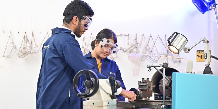 SLIIT இல் கிடைக்கும் வாழ்க்கை வகுப்பறைக்கு அப்பால் நாளைய தலைவர்களை உருவாக்கும் பயணத்தை வழங்குகின்றது
