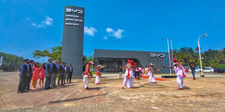 தென்னிலங்கையில் தனது செயல்பாட்டை விரிவுபடுத்தும் நோக்கில் BYD இன் புதிய காட்சியறை காலியில் திறந்து வைப்பு