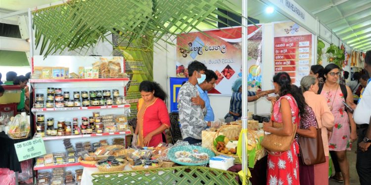 நுண் மற்றும் சிறிய அளவிலான தொழில்முனைவோர் 150 பேருடன்