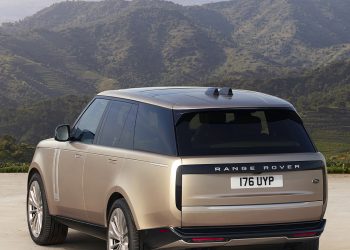 THE NEW RANGE ROVER: BREATHTAKING MODERNITY, PEERLESS REFINEMENT AND UNMATCHED